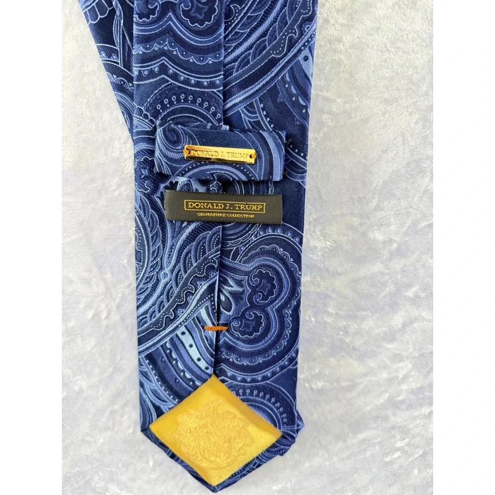 Donald J Trump Signature Collection Mens Silk Paisley Necktie Blue